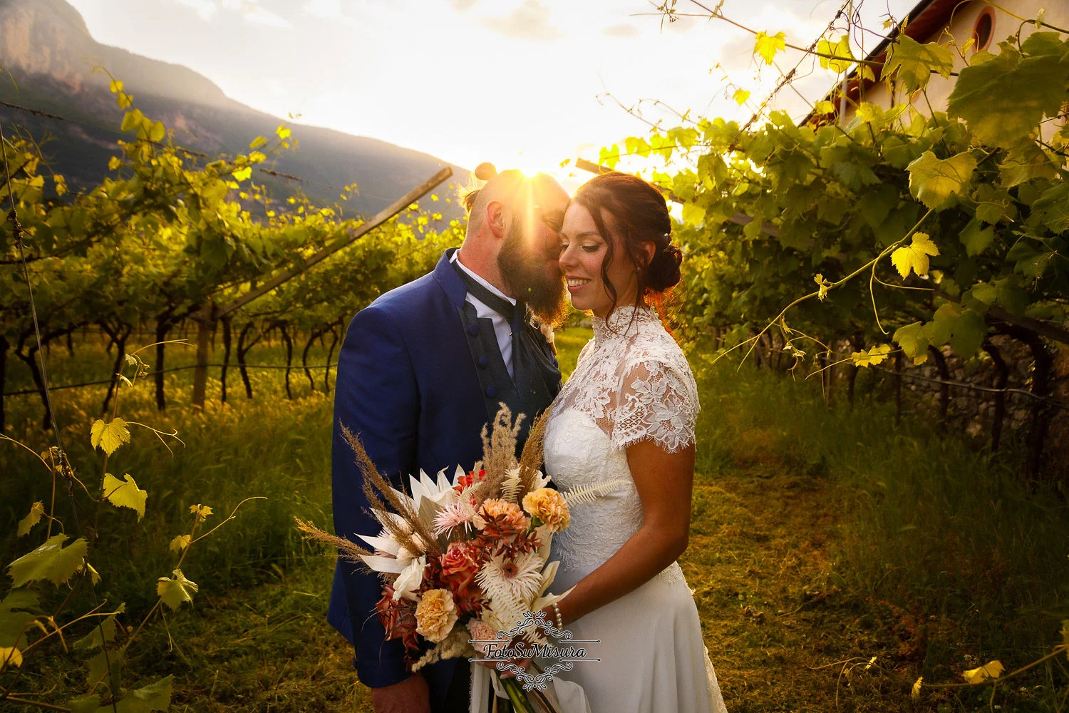 K&M — A wedding, embraces and light